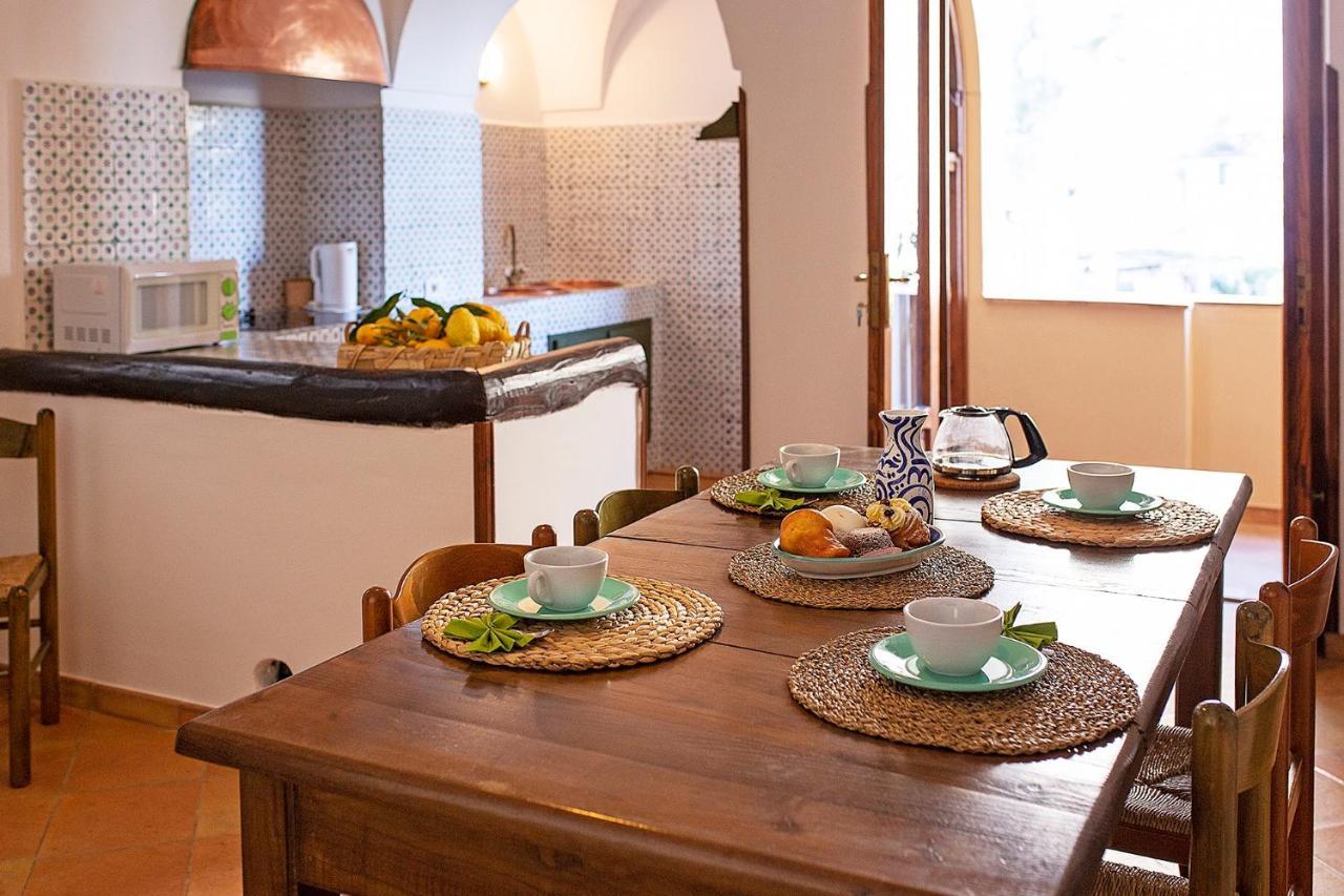 Borgo Di Conca Dei Marini Villa Bagian luar foto