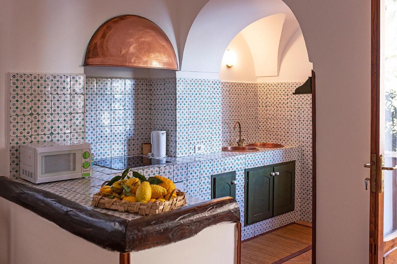 Borgo Di Conca Dei Marini Villa Bagian luar foto